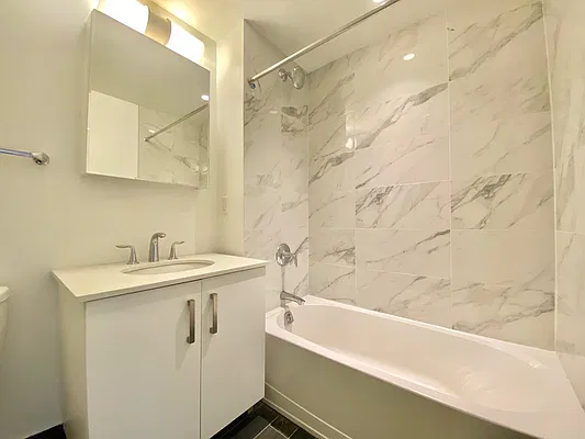 Rented by Astoria Realty | media 8