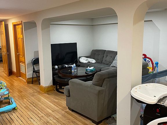 5th image of 517 McLean Ave
