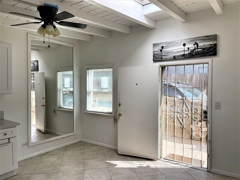156 W Marquita #C — Photo 2