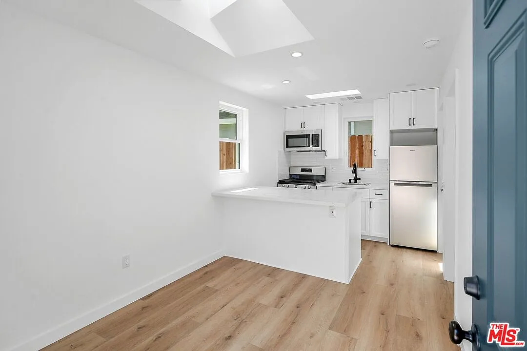 1 bed, 1.0 bath, 285 sqft, $1,995 — Photo 3