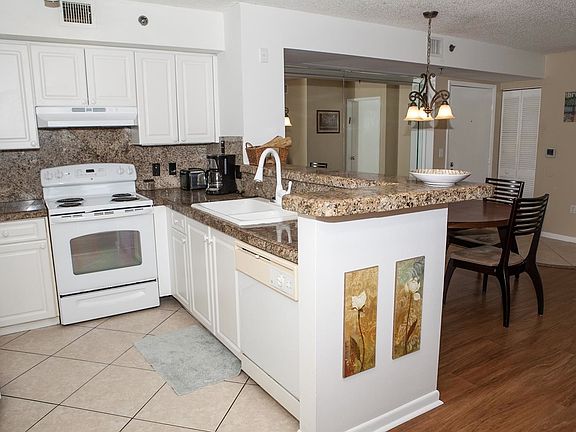 3rd image of 19501 E Country Club Dr #D 9006
