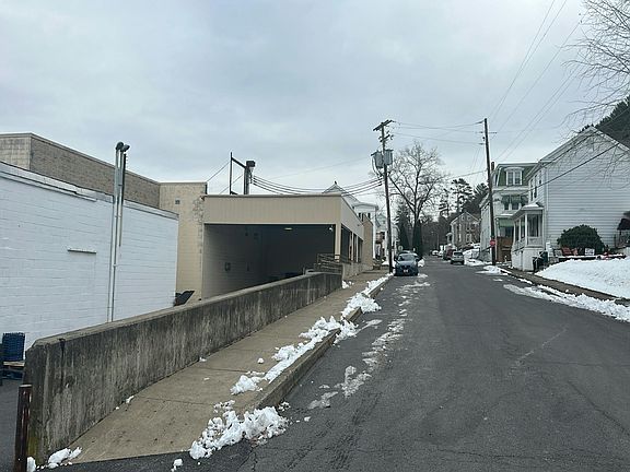 5th image of 654 S 2nd St