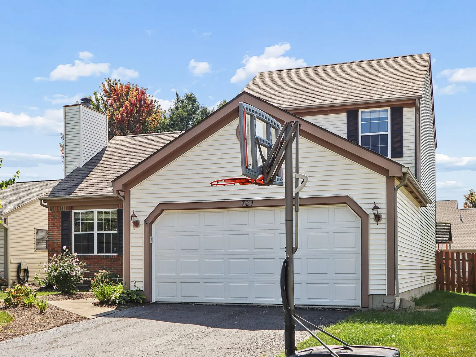 4 bed, 2.5 bath, 2500 sqft, $2,899 — Photo 3
