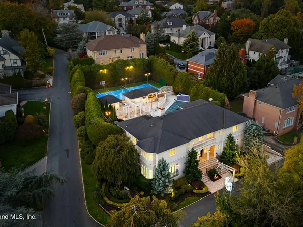 51 Romer Rd, Staten Island, NY 10304