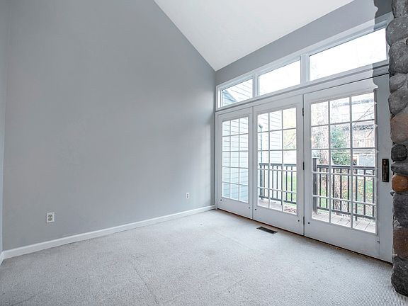 5th image of 233 Cambridge Dr