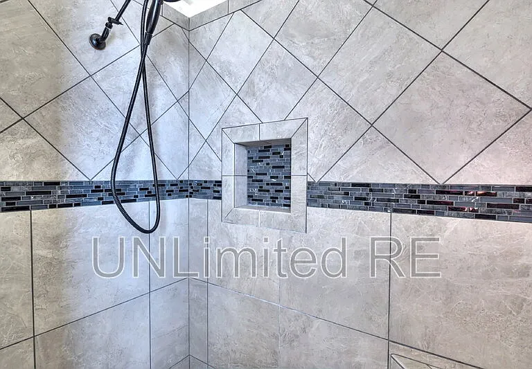 304 Acoma Blvd S — Photo 49
