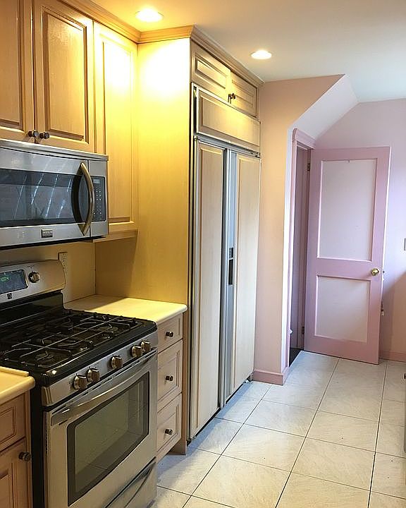 1st image of 214 Bancroft Ave