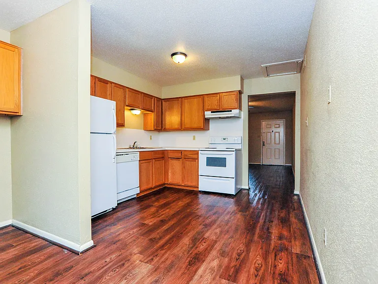 1418 Hillside Dr — Photo 6