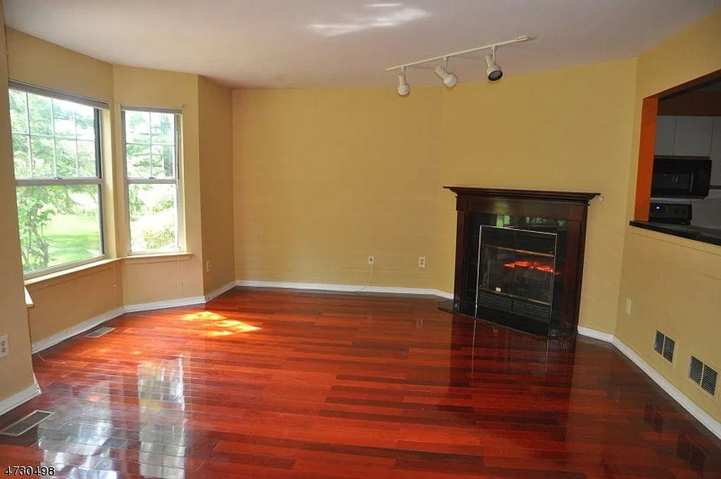 3 bed, 2.5 bath, 1588 sqft, $3,350 — Photo 4