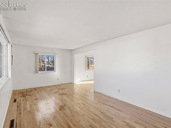 3rd image of 807 Holland Park Blvd