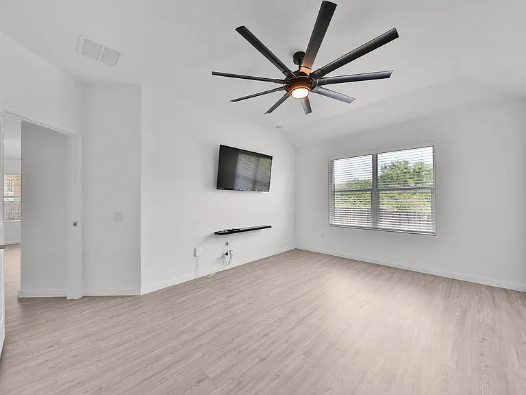 606 Bean Bnd — Photo 15