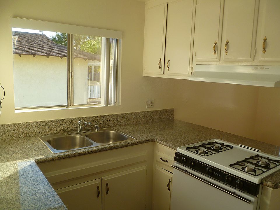 2nd image of 2720 W Aurora St APT 4