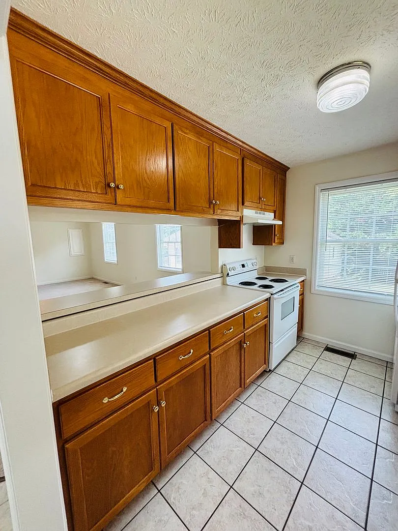 3 Bedroom 2 Bath Duplex — Photo 4