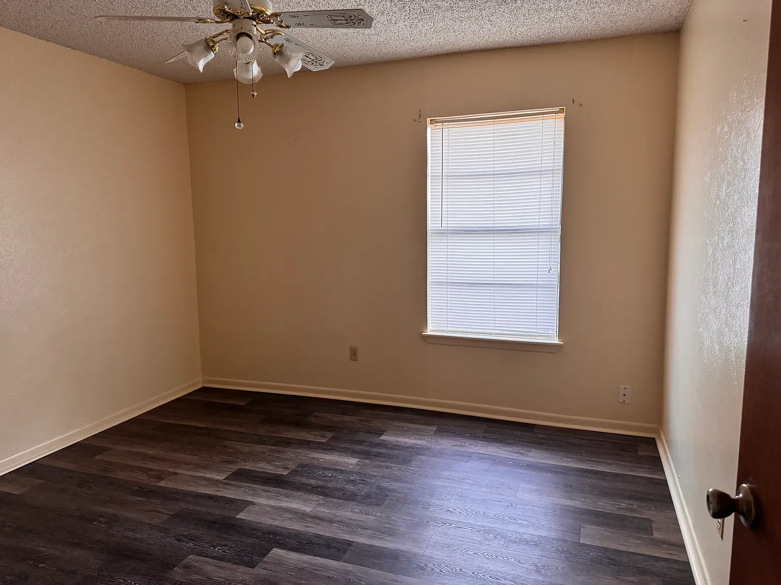 2 bed, $1,000 — Photo 3