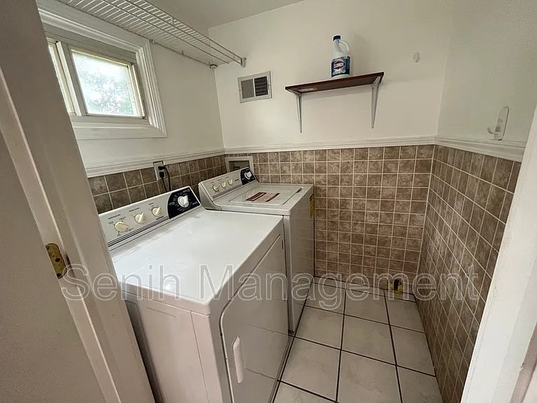 2527 Hartline Dr — Photo 10