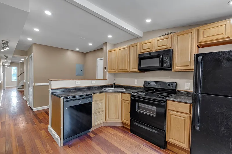 2 bed, 2.0 bath, 1840 sqft, $2,100 — Photo 4