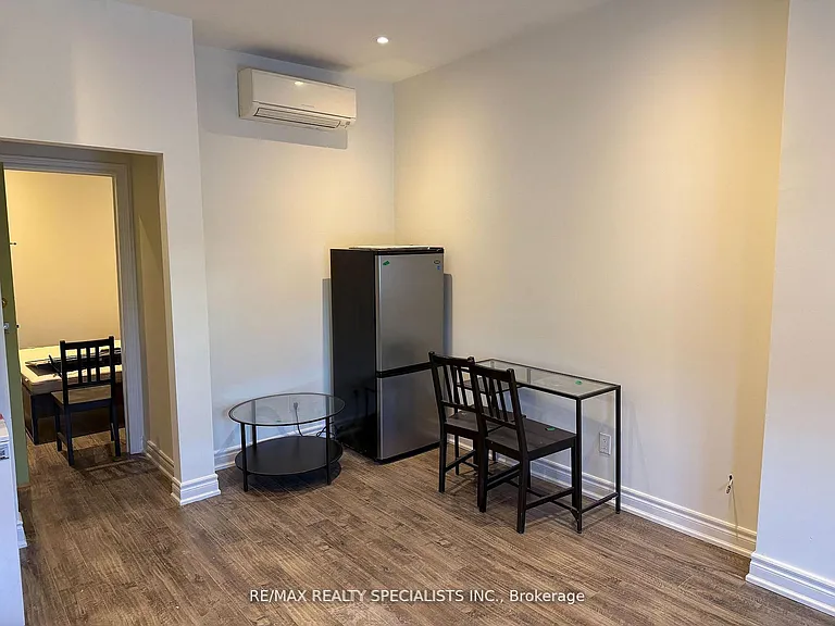 450 Bathurst St #2 — Photo 21