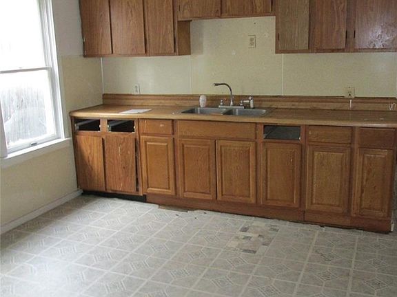 2nd image of 913 Blandina St