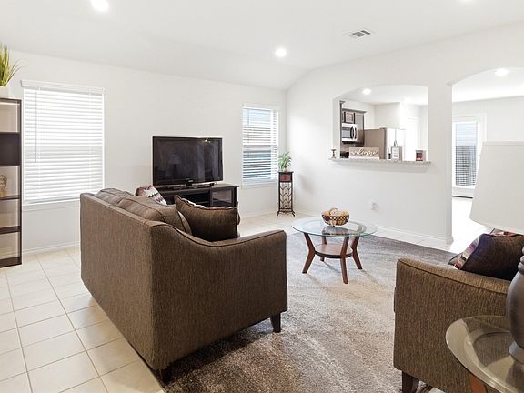 5th image of 1003 Sapphire Dr