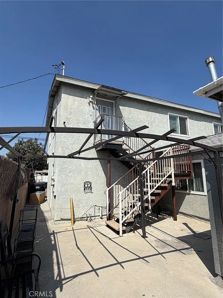 3 bed, 850 sqft, $3,400 — Photo 1