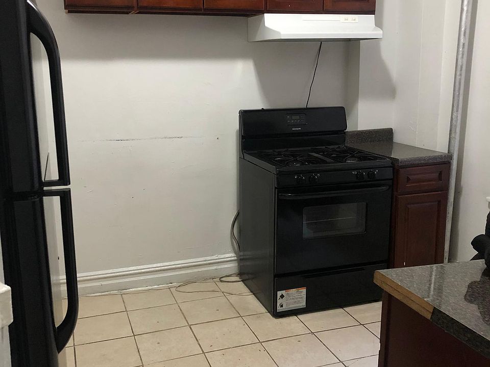 1st image of 2415 Creston Ave APT 4