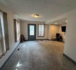 5th image of 878 Monroe Ct