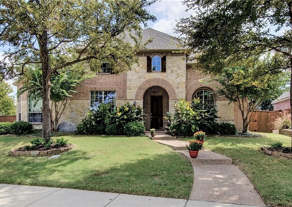 Fabulous Highland Custom Proudly Situated in Woodhaven II of Stonebridge Ranch!