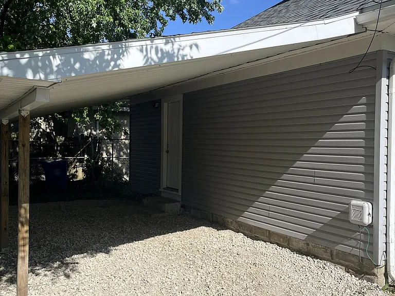 629 E Jefferson St — Photo 7