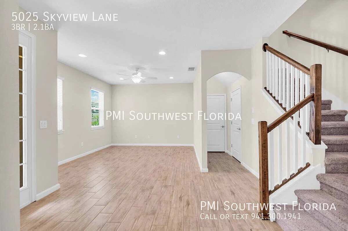 Corner 3BR/2.5BA Townhome in Harmony at Lakewood Ranch 2-Car Garage — Photo 2
