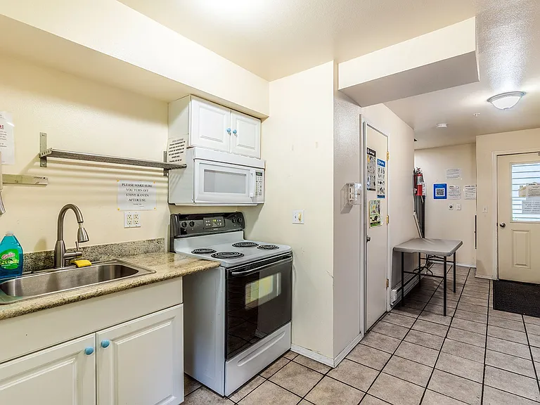 Videre - Courtyard Studios on Cap Hill! — Photo 9