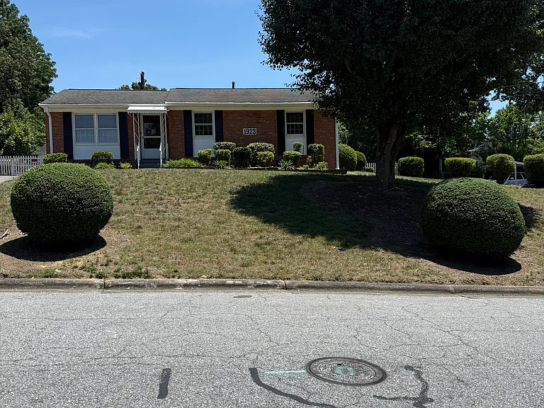 1923 Belcrest Dr — Photo 15