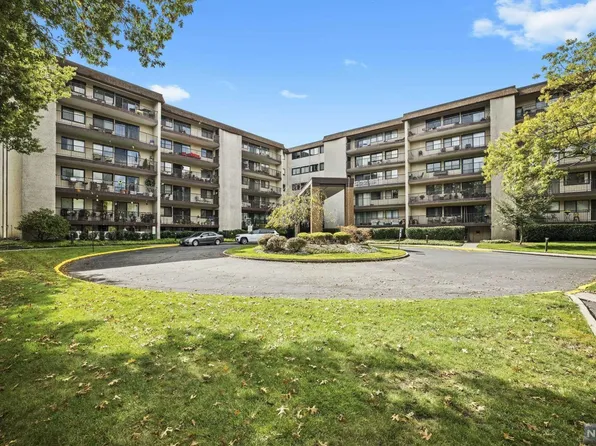 521 Piermont Ave APT 507, River Vale, NJ 07675
