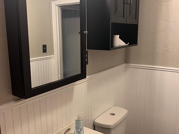 Medicine cabinet and upper cabinet for extra storage