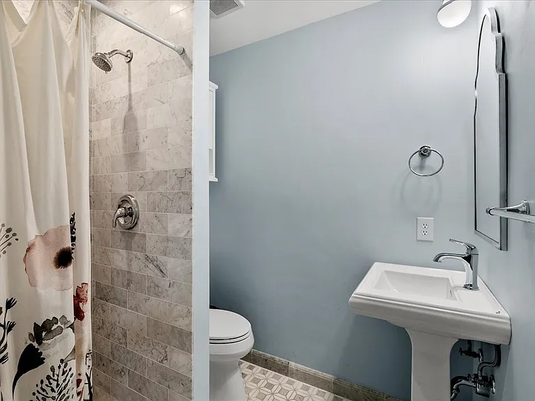 625 N Abingdon St — Photo 2