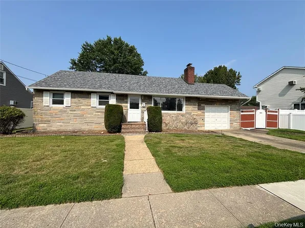 235 10th Street, Bethpage, NY 11714