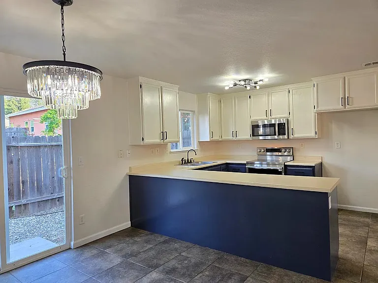 3057 Courtside Dr — Photo 8