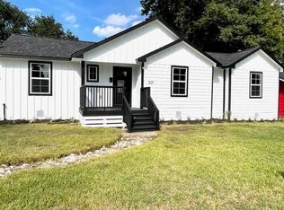 815 Fairbanks St, Houston, TX 77009