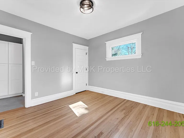 425 Woodlawn St SE — Photo 27