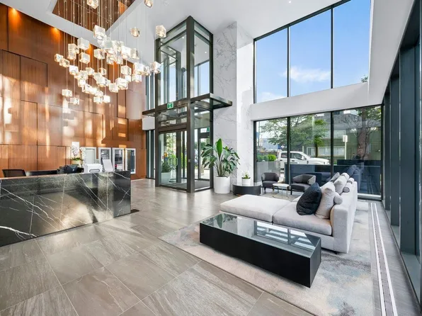 4711 Hazel St #1902, Burnaby, BC V5H 0J9