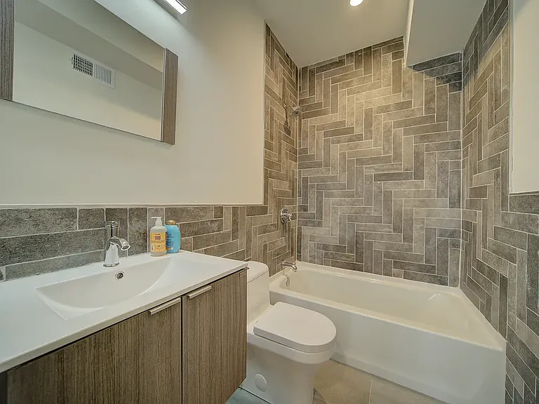 44 N 40th St #C — Photo 13