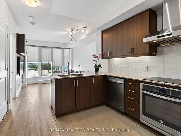 9618 Yonge St #801 — Photo 8