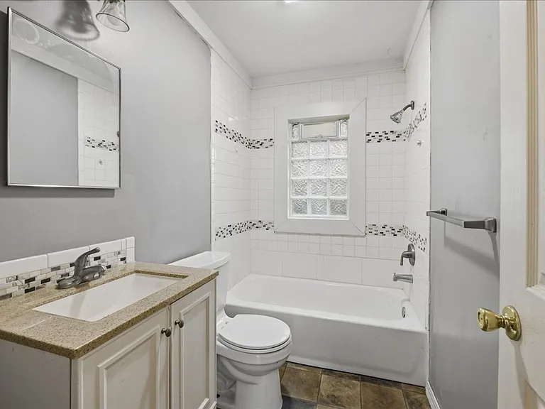 705 W 29th St #2901 — Photo 12