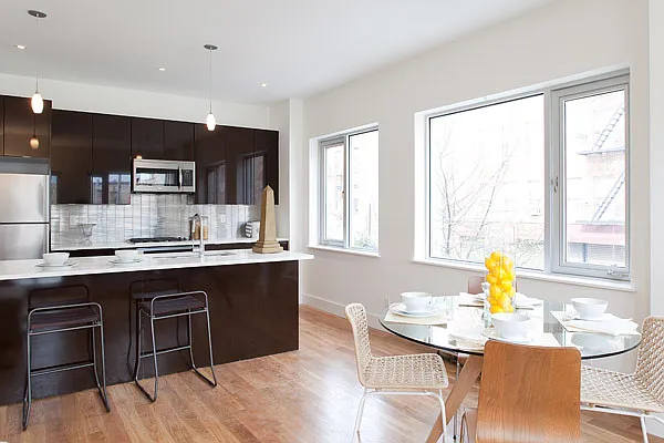 Sold by aptsandlofts.com | media 28