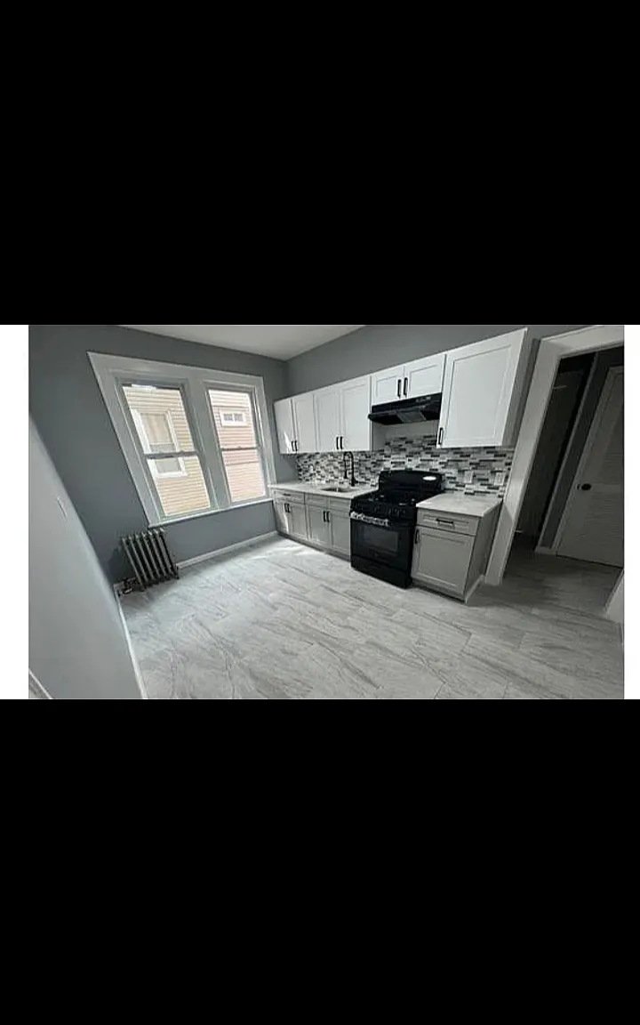 3 bed, $2,099 — Photo 1
