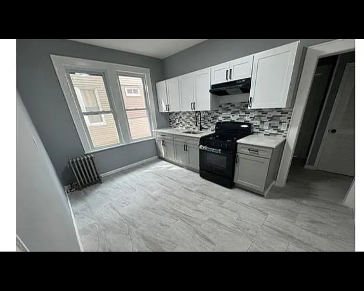 25 Underwood St #L2 — Photo 1