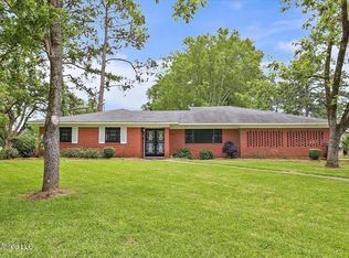 2222 Castle Hill Dr, Jackson, MS 39204