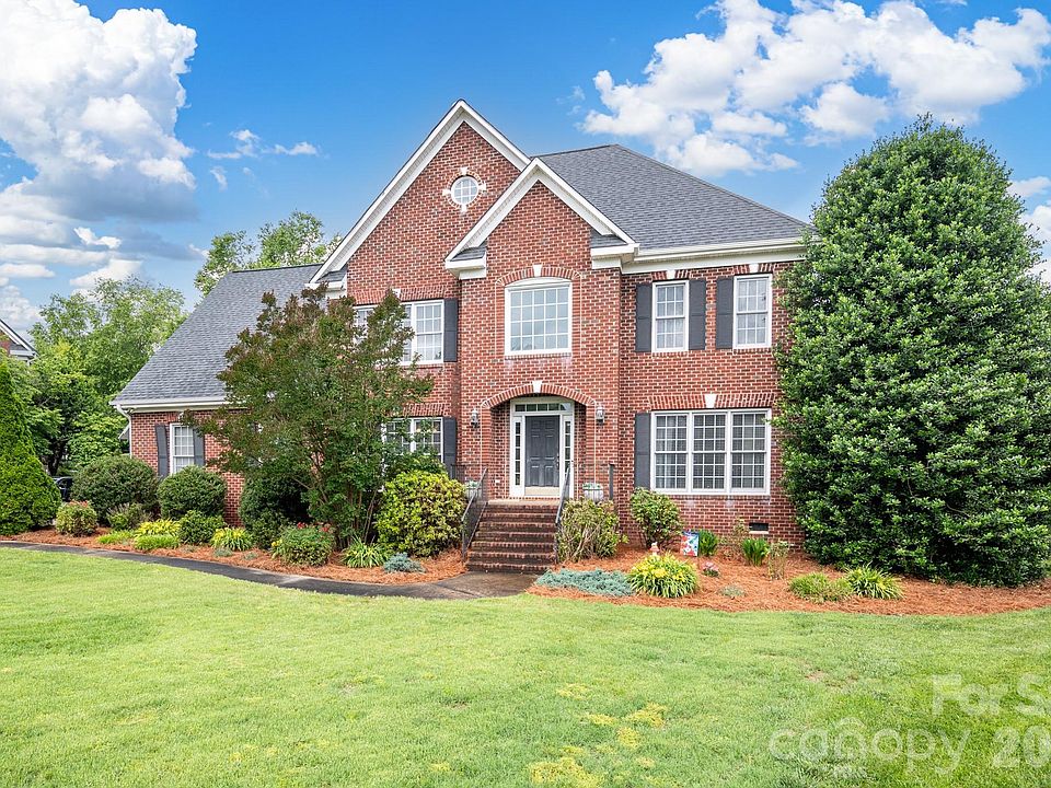 1st image of 837 Shetland Pl NW
