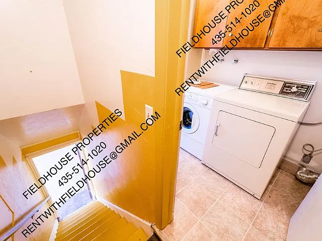1077 Rose St — Photo 5