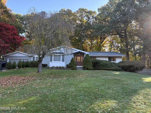 19 Daffodil Ln, Cos Cob, CT 06807