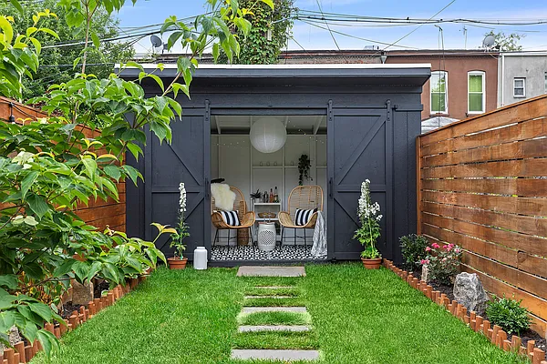 Sold by Compass | media 10